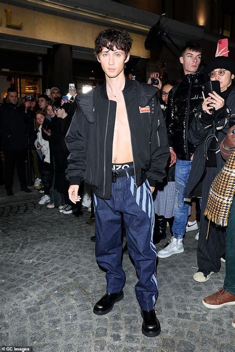 troye sivan fashion week.